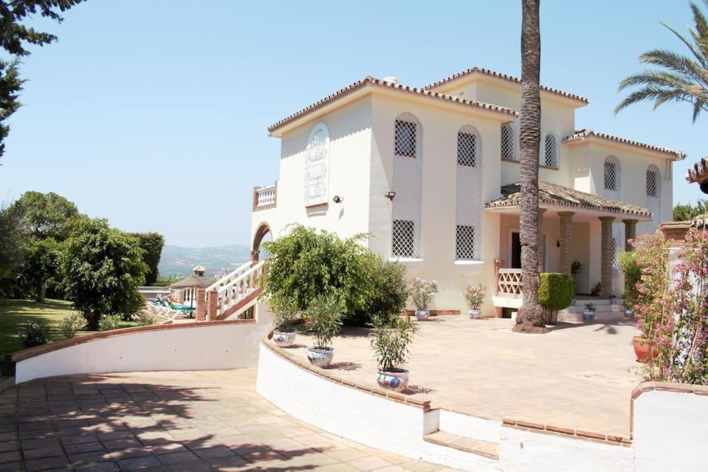 Villa Beautiful 9 Bedroom With And Pool. Málaga