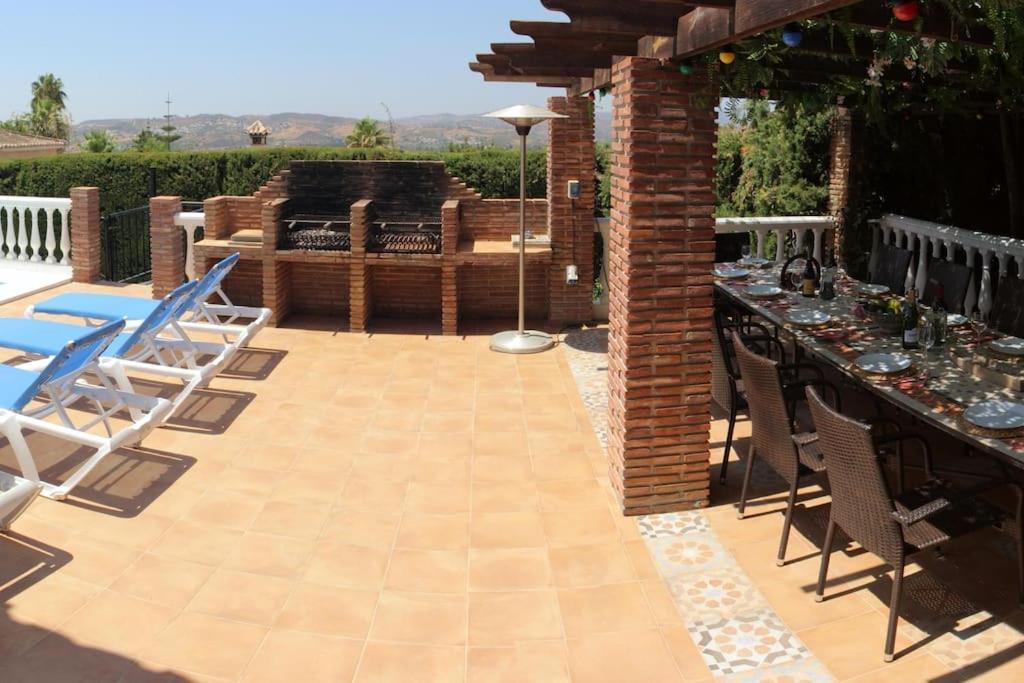 Beautiful 9 Bedroom With And Pool. Villa