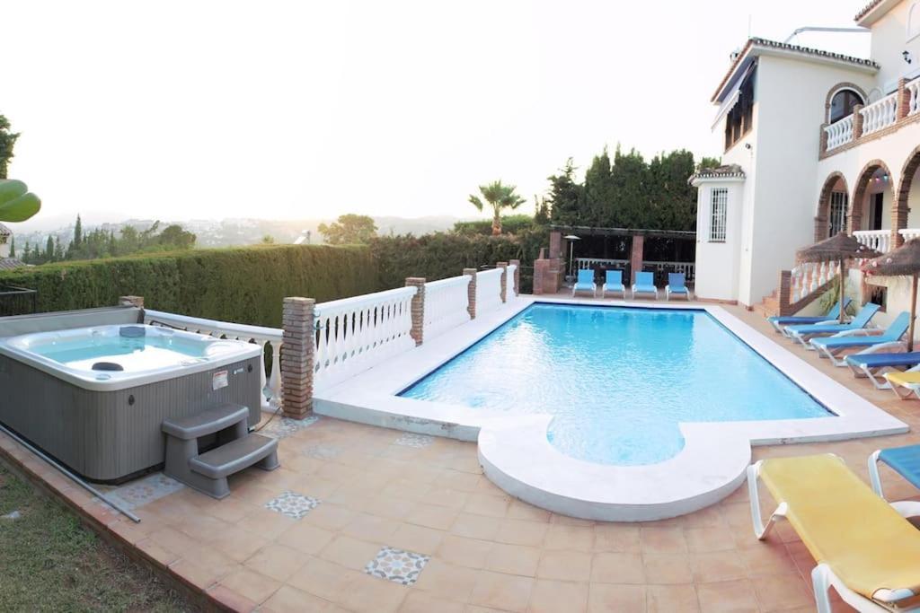 Villa Beautiful 9 Bedroom With And Pool.
