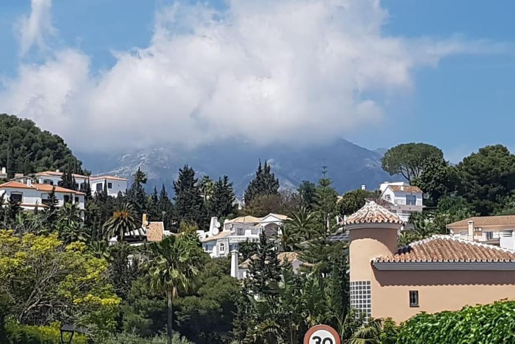 Beautiful 9 Bedroom With And Pool. Villa